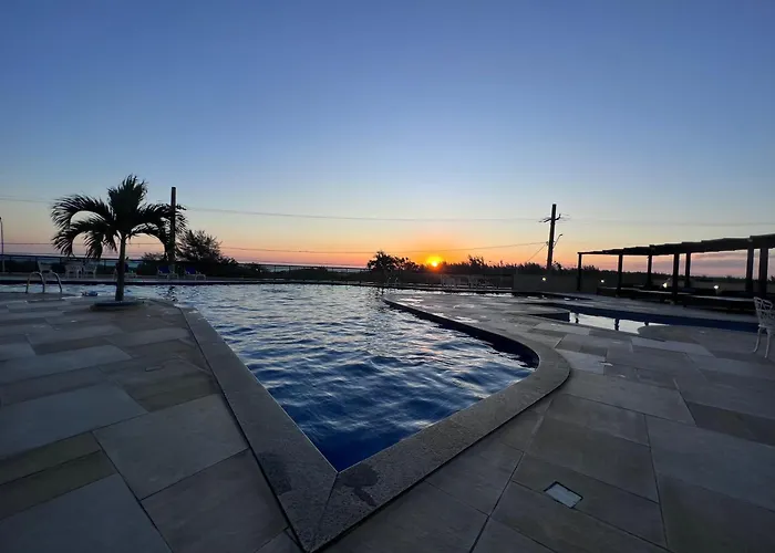 Piscina infinita vista mar com por do sol Praia Grande Arraial do Cabo